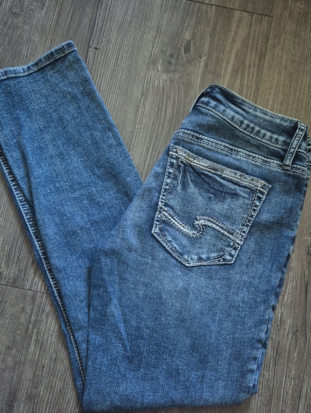 Silver Jeans Suki Straight Classic Blue Denim Jeans with Back Pocket Stitching